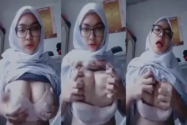 Indri Kacamata Toge Gede Digarap Becek Hot